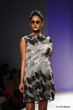 Model walk the ramp for Raj Shroff Show at Wills Lifestyle India Fashion Week 2012 day 5 on 10th Oct 2012 (198).JPG